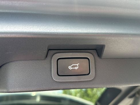 Certified 2019 Land Rover Discovery HSE AWD/4WD image 11
