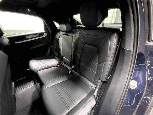 Used 2025 Porsche Cayenne Coupe image 31
