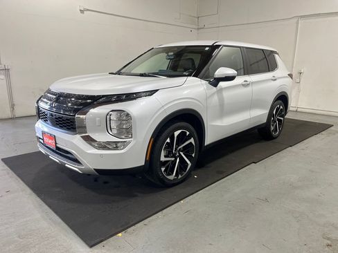 Used 2024 Mitsubishi Outlander SE image 31