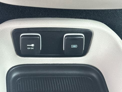 Used 2017 Chrysler Pacifica Touring-L image 29