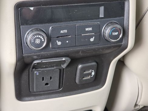 Used 2018 GMC Acadia Denali w/ Technology Package FWD image 15