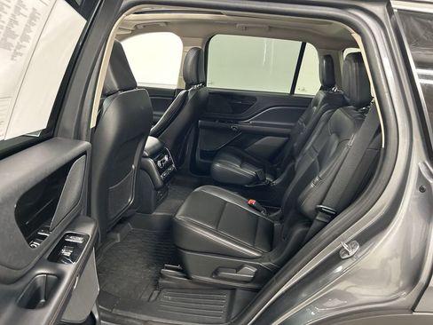 Used 2022 Lincoln Aviator AWD w/ Premium Package image 21