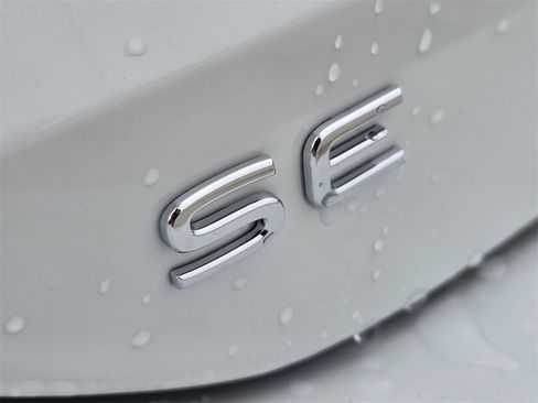 New 2026 Volkswagen Tiguan SE image 7