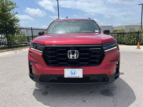 Used 2025 Honda Pilot Black Edition image 2