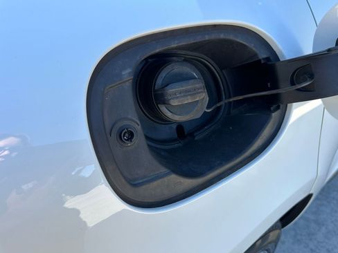 Certified 2023 Porsche Macan image 41