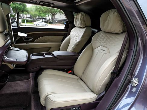 Used 2023 Bentley Bentayga Extended Wheelbase AWD/4WD image 56