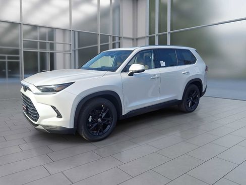 New 2026 Toyota Grand Highlander Platinum image 3