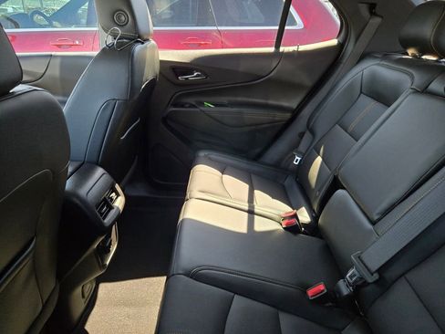 Used 2023 Chevrolet Equinox Premier image 4