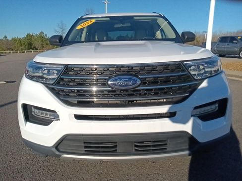 Used 2023 Ford Explorer XLT w/ Equipment Group 202A image 8
