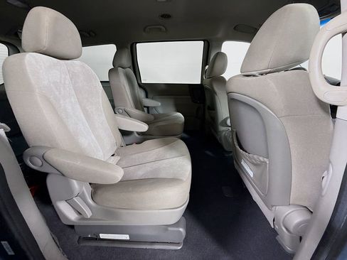 Used 2011 Kia Sedona LX FWD image 21