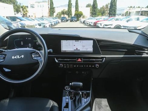 Certified 2025 Kia Niro EX FWD image 13