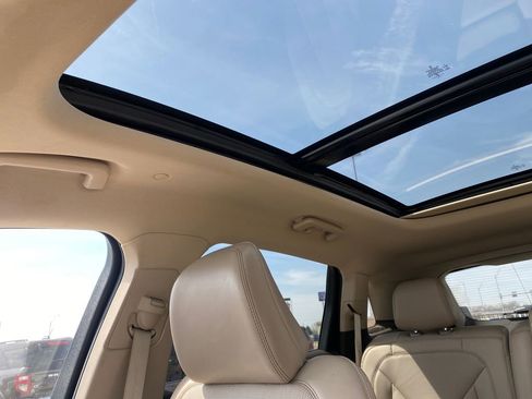 Used 2022 Lincoln Nautilus Reserve image 16