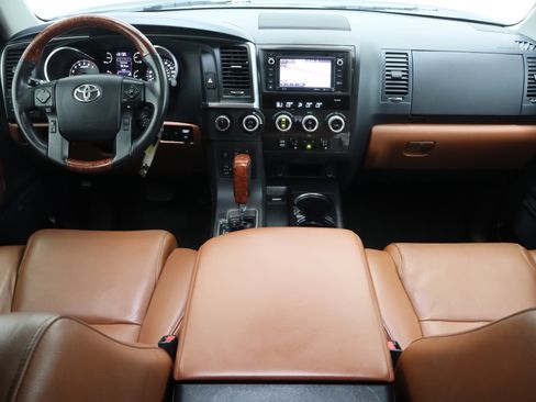Used 2019 Toyota Sequoia Platinum image 35
