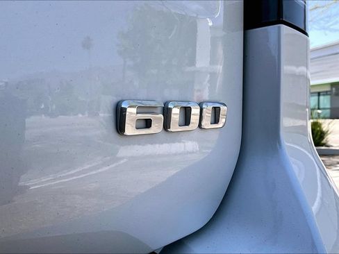 Used 2022 Cadillac Escalade ESV Sport Platinum w/ Heavy-Duty Trailer Package AWD/4WD image 11