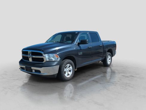 Used 2018 RAM 1500 ST w/ SXT Appearance Group AWD/4WD image 4