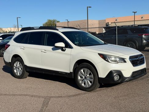Used 2018 Subaru Outback 2.5i Premium image 3
