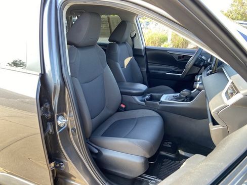 Used 2022 Toyota RAV4 LE AWD/4WD image 20