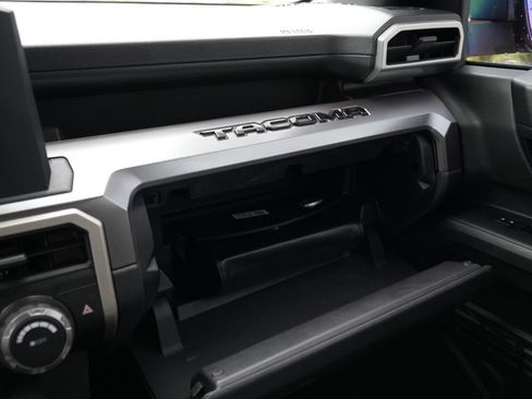 Used 2025 Toyota Tacoma TRD Off-Road AWD/4WD image 27