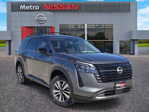 New 2026 Nissan Pathfinder SL image 1