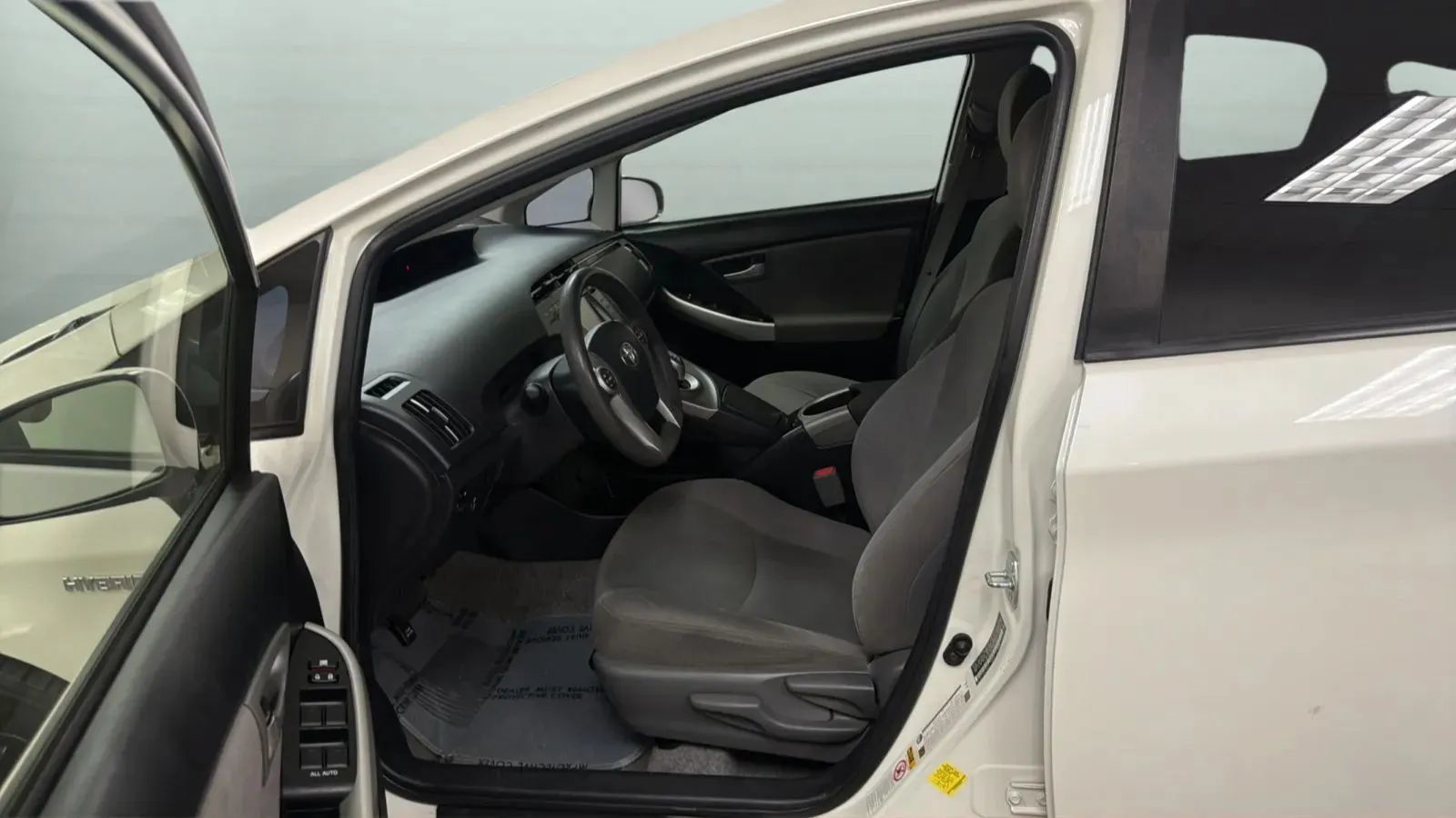 Used 2015 Toyota Prius Two FWD image 21