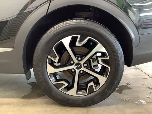 Certified 2023 Kia Sportage EX AWD/4WD image 19