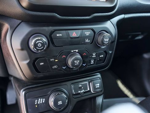 Used 2022 Jeep Renegade Latitude AWD/4WD image 20