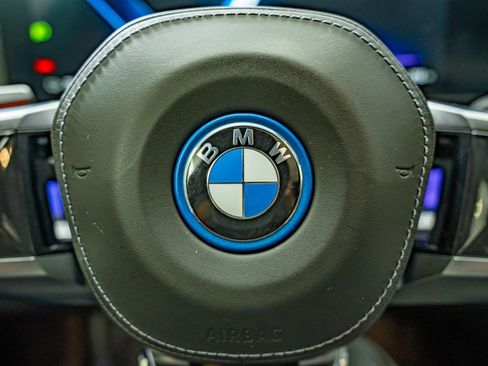 Used 2024 BMW i7 eDrive50 w/ M Sport Package RWD image 25