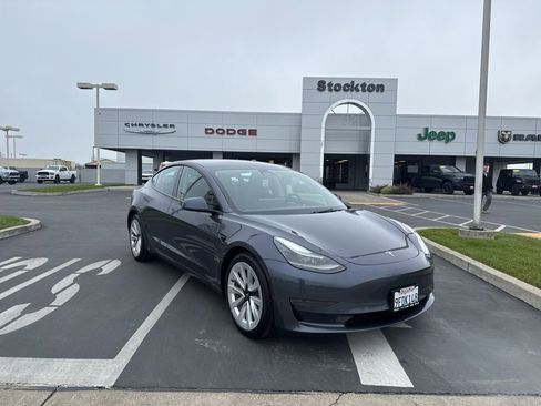 Used 2023 Tesla Model 3 Standard Range image 1
