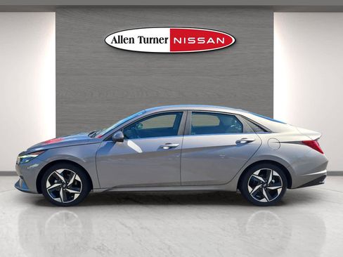 Used 2023 Hyundai Elantra Limited image 10