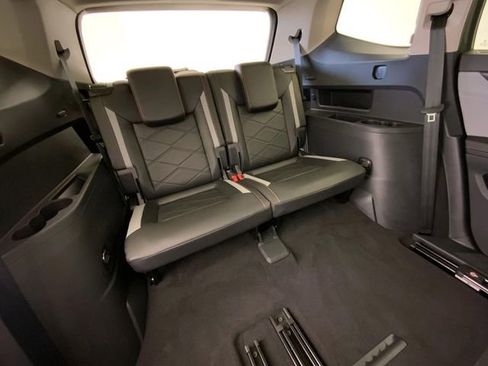 Used 2024 Volkswagen Atlas Peak Edition SEL image 28