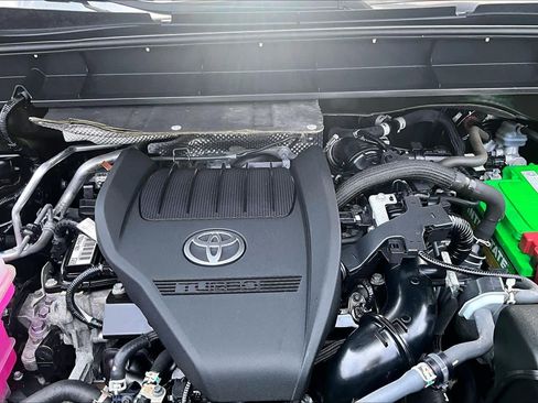 Used 2023 Toyota Highlander XLE AWD/4WD image 32