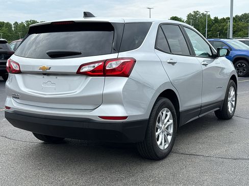 Used 2021 Chevrolet Equinox LS w/ LS Convenience Package FWD image 5