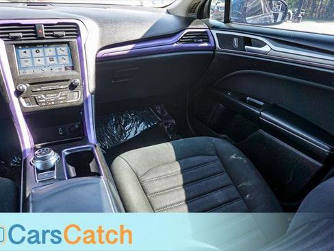 Used 2018 Ford Fusion SE w/ Fusion SE Technology Package image 24