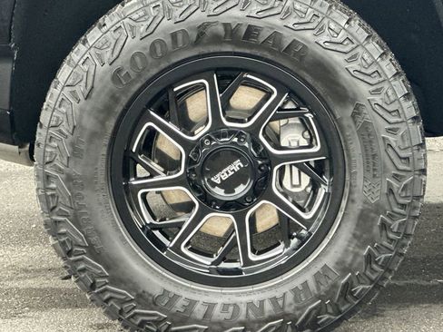 Used 2024 Chevrolet Silverado 1500 ZR2 w/ Technology Package AWD/4WD image 26