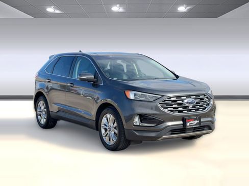 Used 2019 Ford Edge Titanium w/ Equipment Group 301A image 7