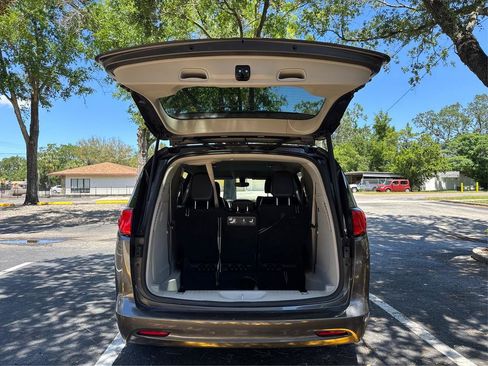 Used 2020 Chrysler Voyager Lxi FWD image 13