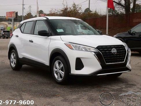 New 2025 Nissan Kicks Play S image 1