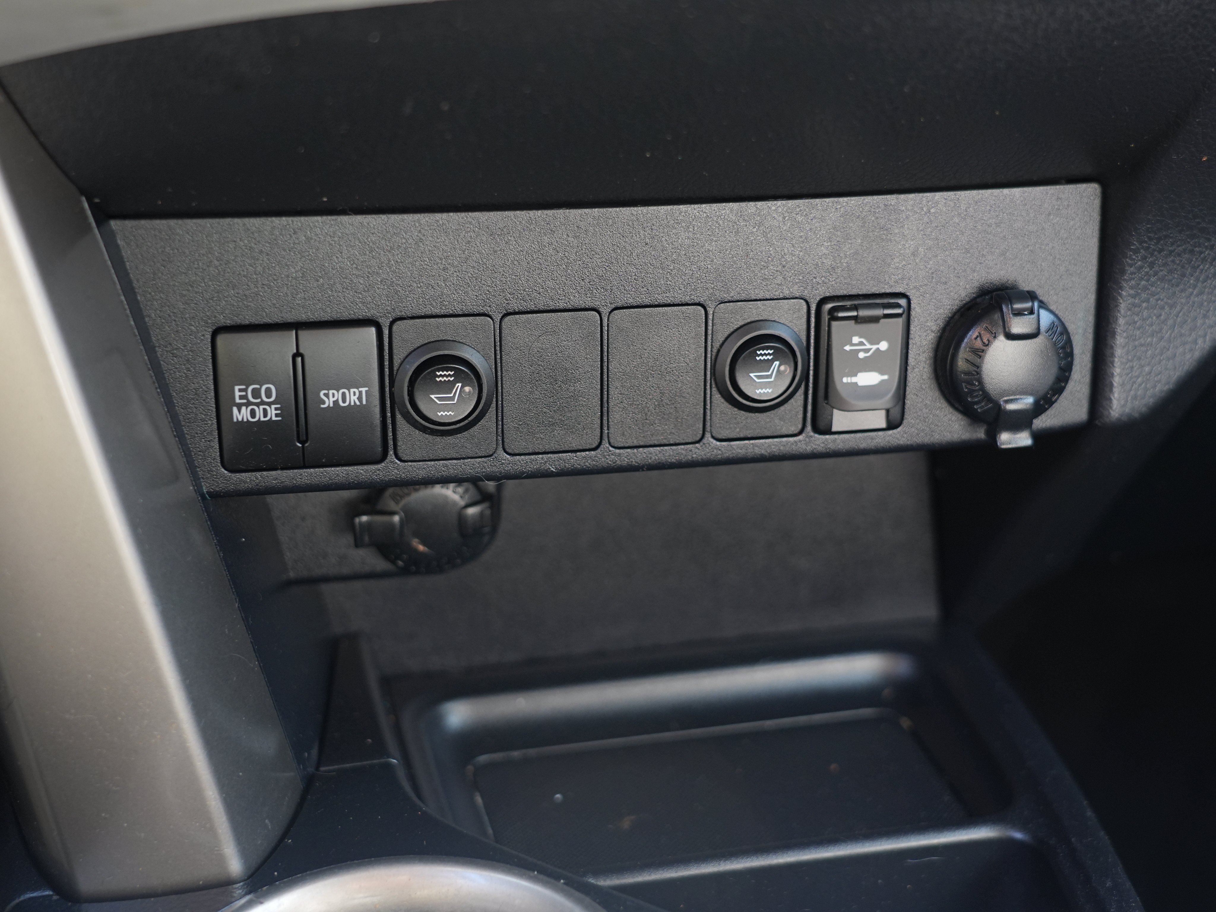 Used 2015 Toyota RAV4 LE AWD/4WD image 30