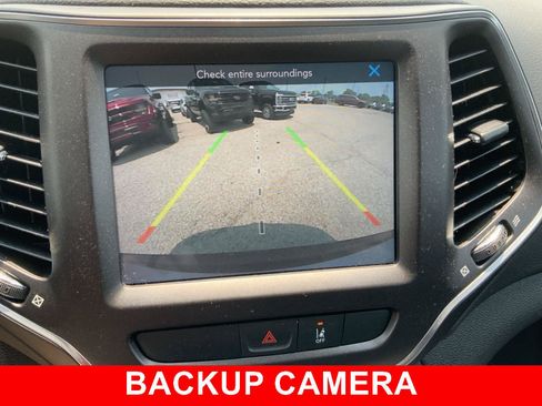 Used 2022 Jeep Cherokee Trailhawk AWD/4WD image 34