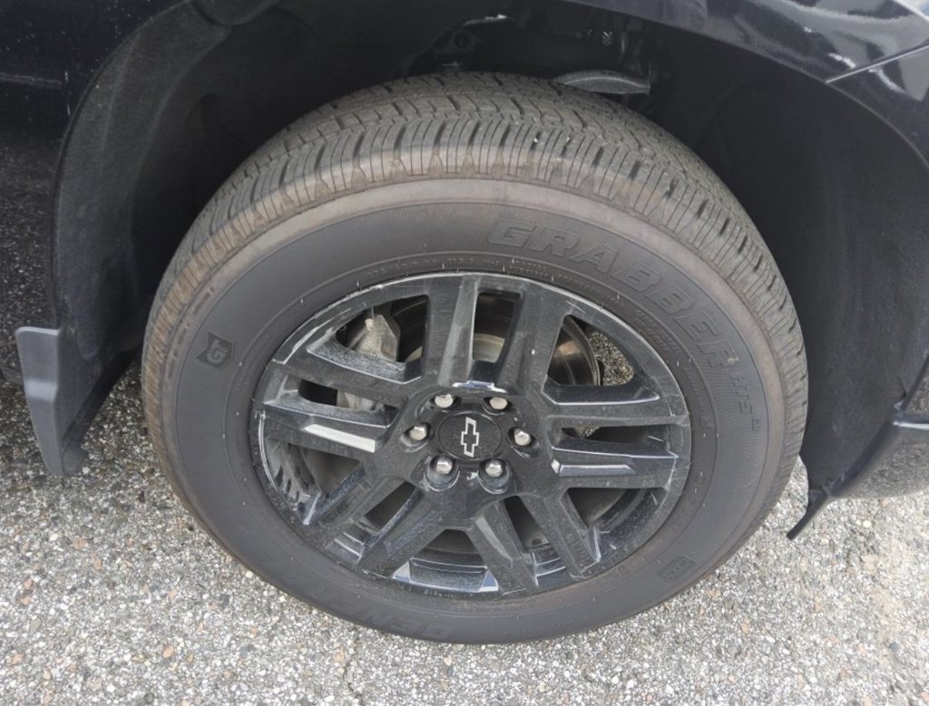 Used 2025 Chevrolet Silverado 1500 RST w/ Convenience Package II RWD image 2