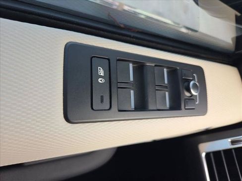 Used 2021 Land Rover Discovery HSE R-Dynamic AWD/4WD image 10