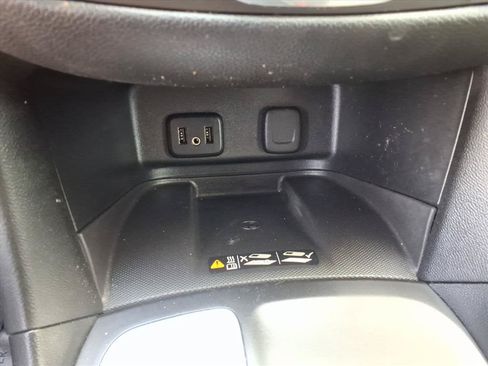 Used 2018 Chevrolet Equinox Premier FWD image 12