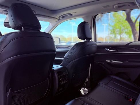 Used 2024 Jeep Grand Cherokee Limited image 28