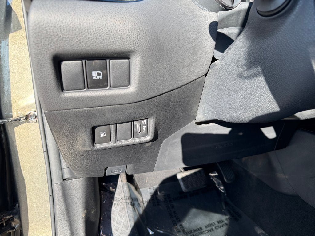 Used 2021 Toyota C-HR LE FWD image 19