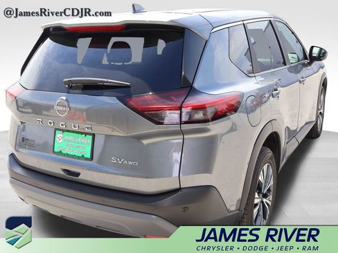 Used 2023 Nissan Rogue SV image 5