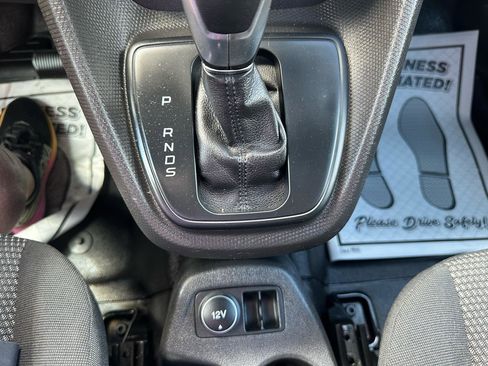 Used 2018 Ford Transit Connect XL FWD image 22