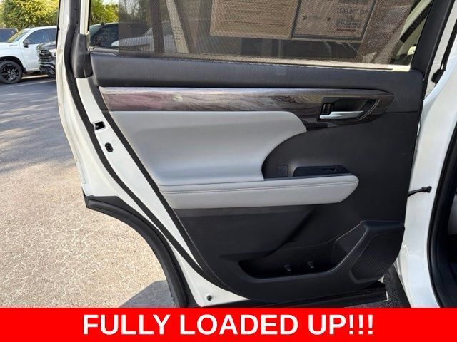 Used 2021 Toyota Highlander Platinum AWD/4WD image 13