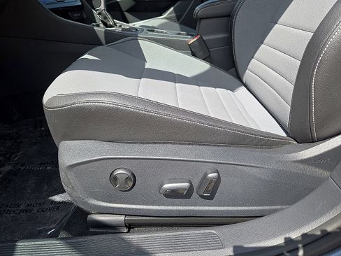Used 2025 Volkswagen Jetta SE FWD image 22