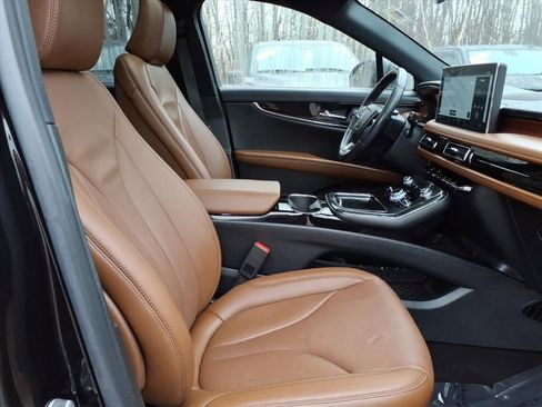 Used 2023 Lincoln Nautilus Reserve w/ Luxury Package AWD/4WD image 10