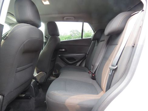 Used 2022 Chevrolet Trax LS w/ Tint and Cruise Package AWD/4WD image 19